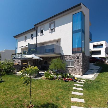 Apartment Odore Di Mare With Beautiful Garden Krk Town Exterior foto