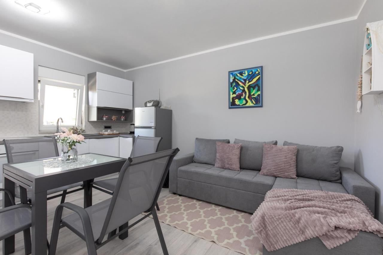 Apartment Odore Di Mare With Beautiful Garden Krk Town Exterior foto